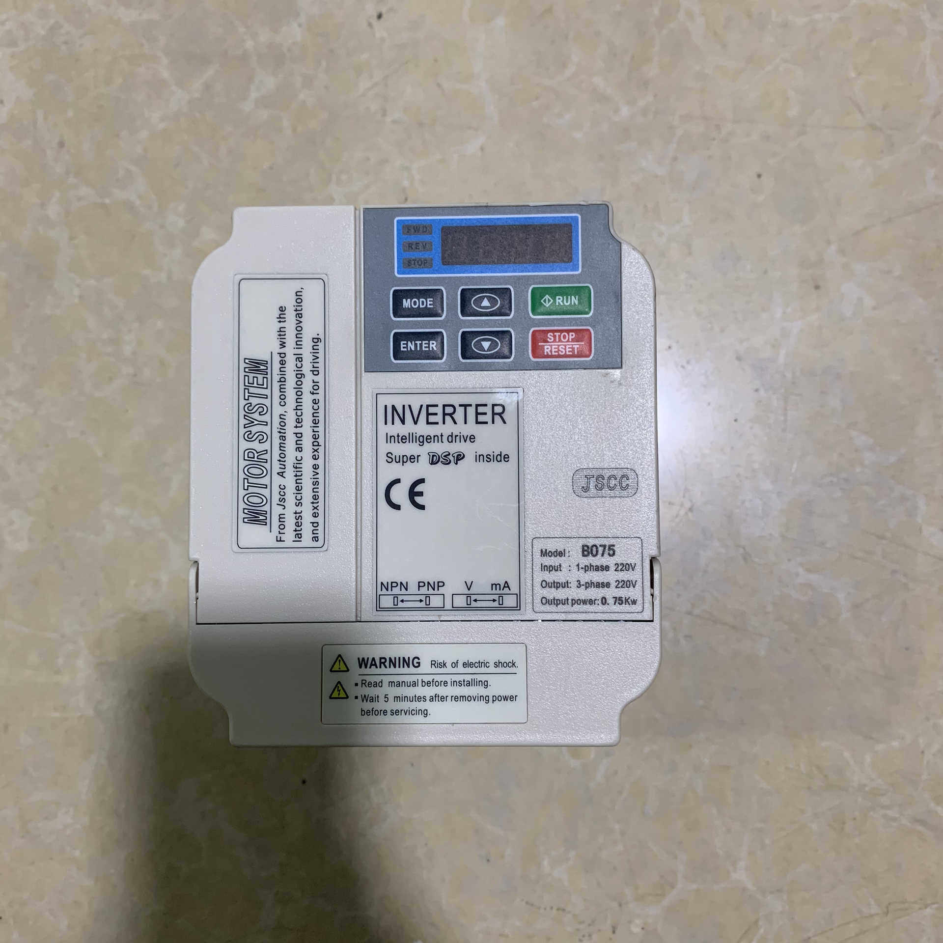 JSCC精研变频器B075，功率0.75kw，220V  九（耶耶电子）