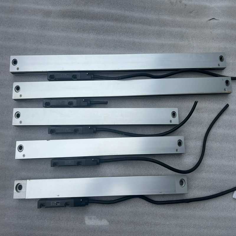 德国HEIDENHAIN  LS406C420mm两根（基数电子）