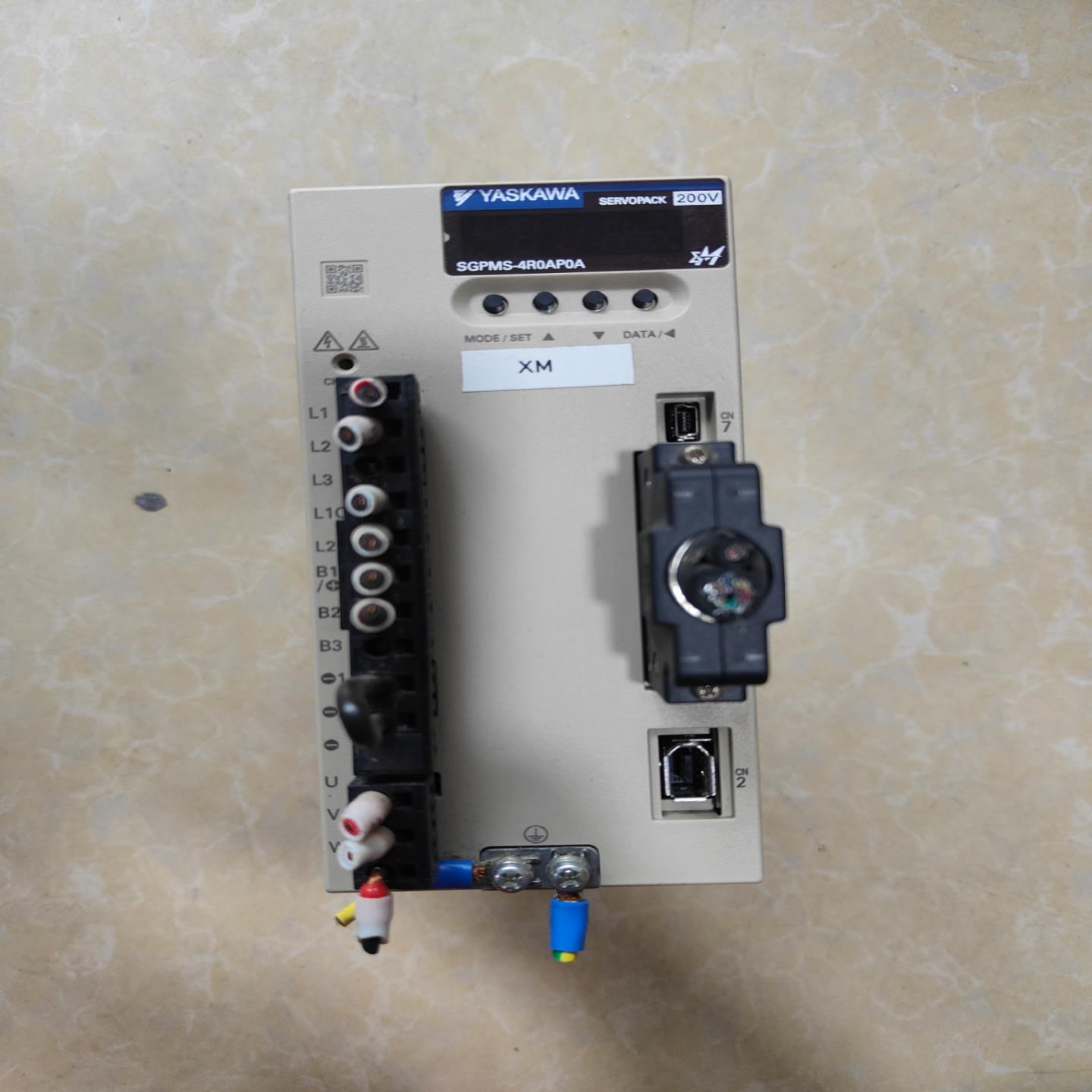 SGPMS-4R0AP0A，安川伺服驱动器 实物拍摄~议价