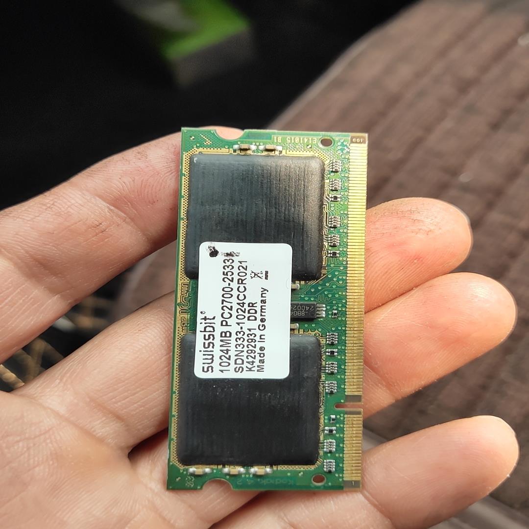 swissbit 内存， 1024MB PC2700-253~议价