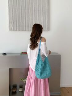 ins风镂空针织网包慵懒感编织包托特大容量百搭海边度假草编包