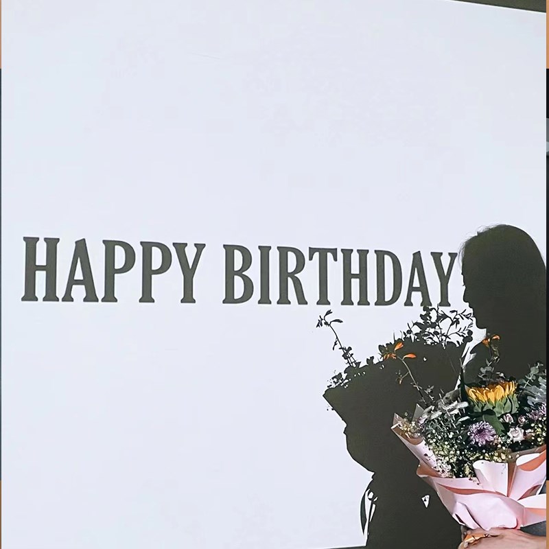 速发生日快乐投影灯hy birthd派对拍照道具