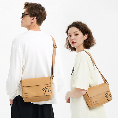 FINERWORLD翻盖斜挎包复古潮流