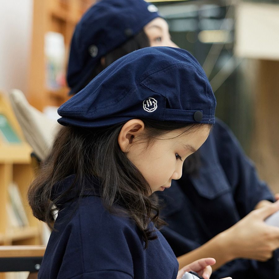 儿童反戴字母贝雷帽女童秋冬出游前进帽男复古画家帽百搭时尚
