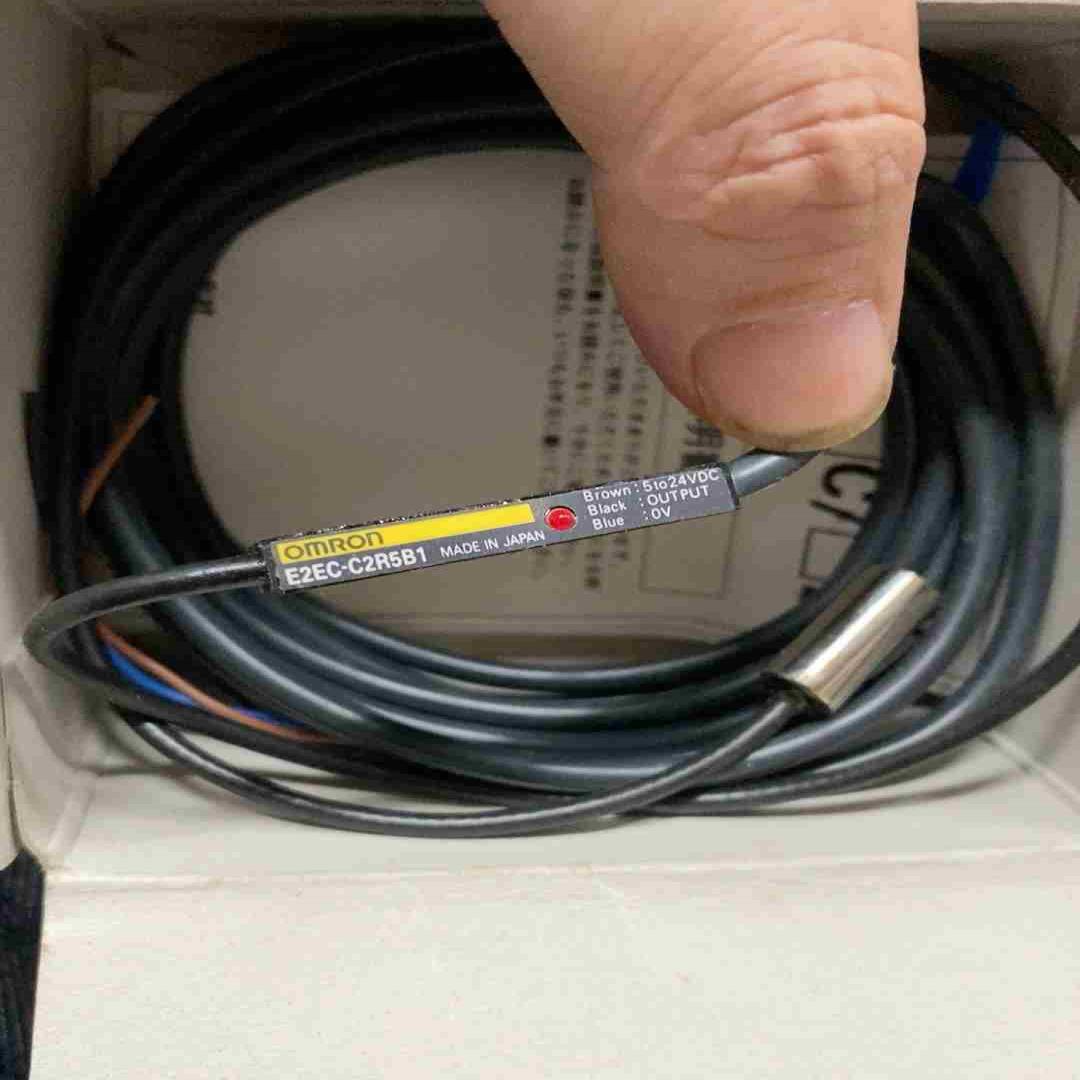 原包装日本产OMRONE2EC-C2R5B1近接开议价