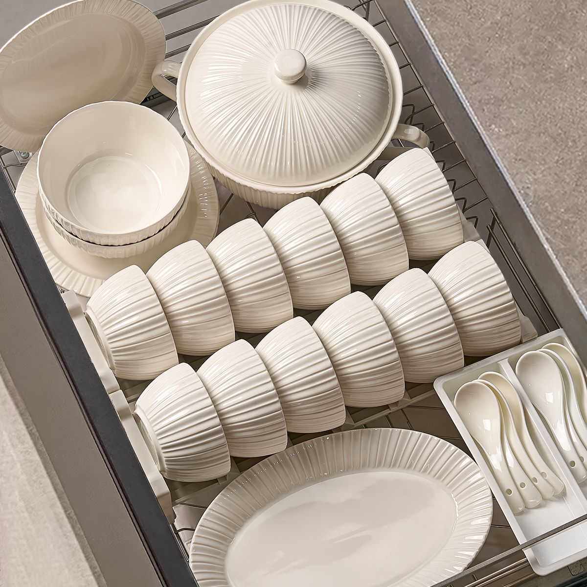 高级感碗碟套装家用2025新款陶瓷盘子碗筷纯白釉下彩餐具乔迁新居