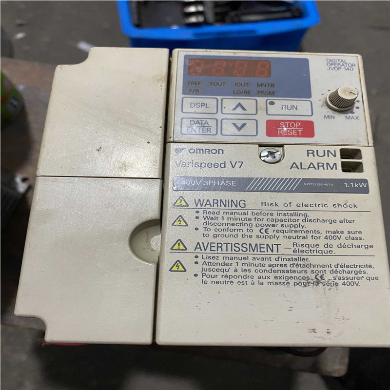 安川变频器V7AT42P2，380V，2.2KW，如图，~议价