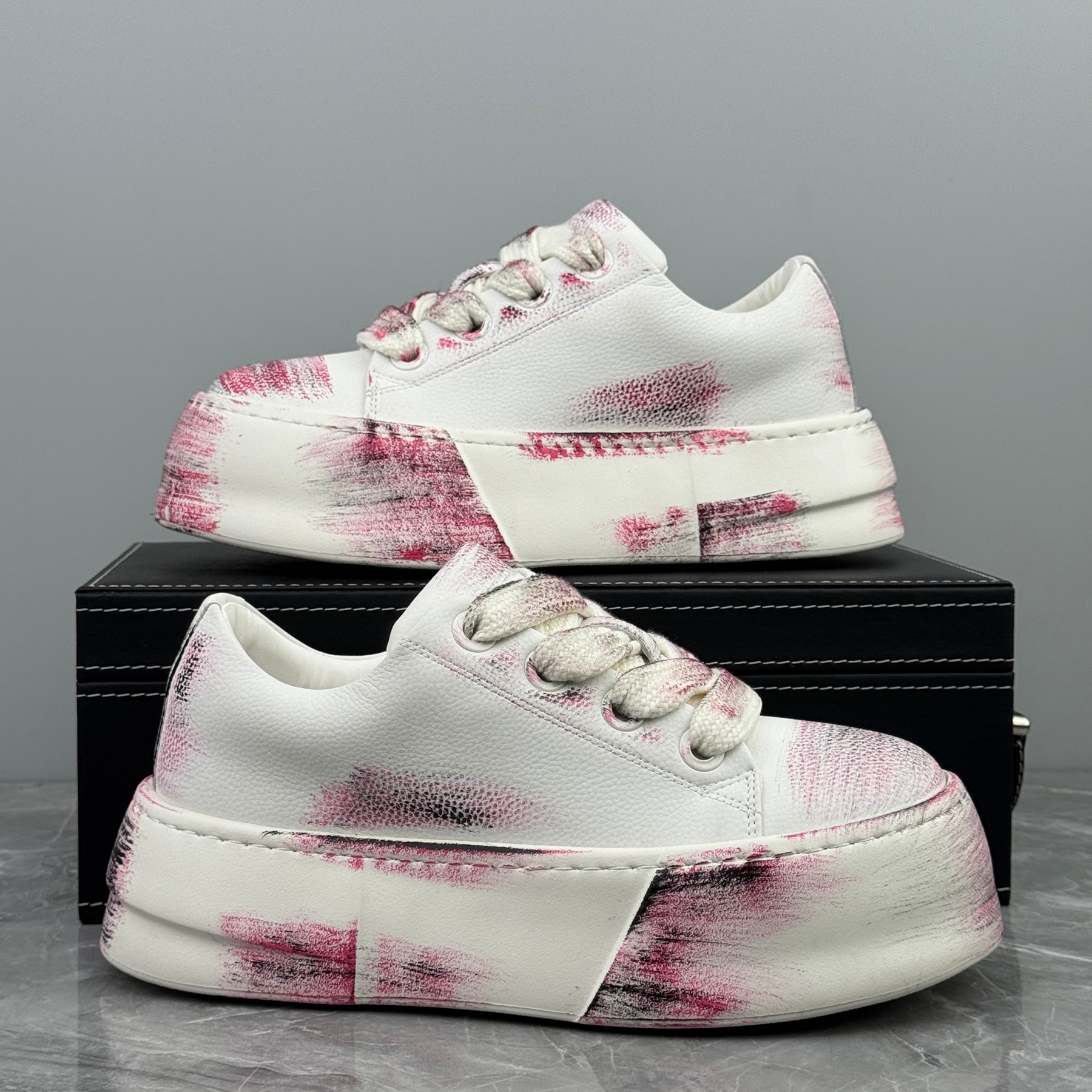 潮牌厚底板鞋男款2026春季新款超火做旧涂鸦小白鞋增高运动休闲鞋,流行男鞋,休闲板鞋,淘宝优惠券,粉丝福利购,淘宝优惠卷