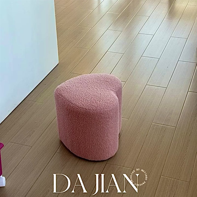 粉色爱心换鞋凳门口家用轻奢高级感软H包矮凳泰迪绒多巴胺卧室凳