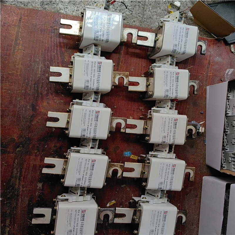 【顺庆】西整块熔，熔断管AC1000V800A,10台打包2600【议价】
