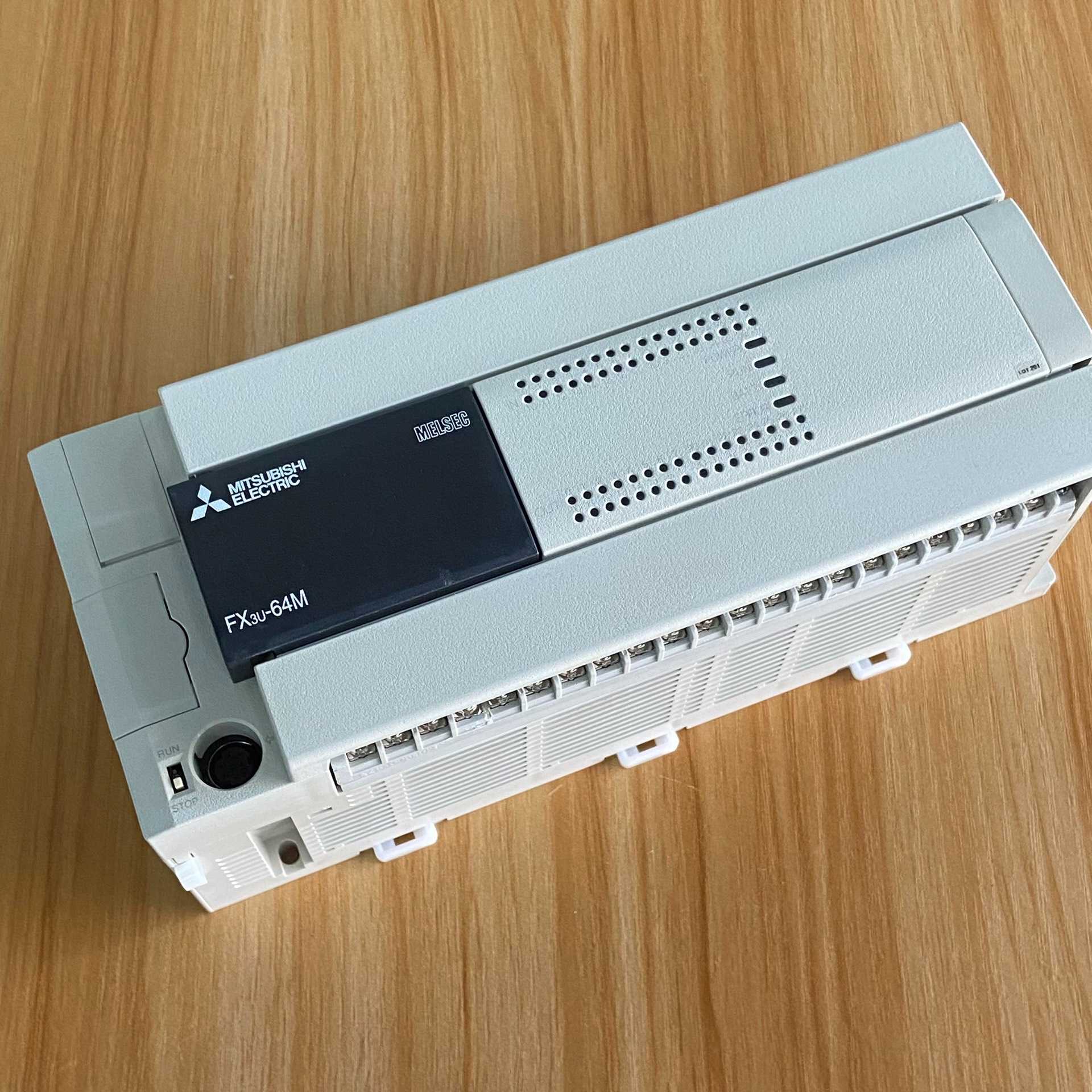 99新20年FX3U-64MT/ES-A原装99新没有包装盒~议价图片