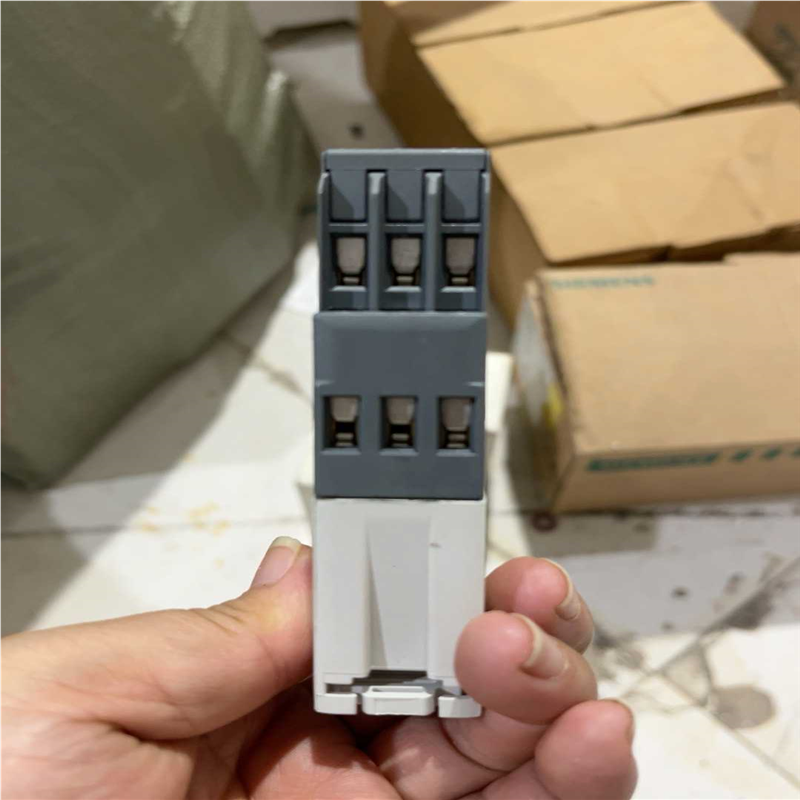 ABB时间继电器CM-PVS.41    300-500(崽崽配件）