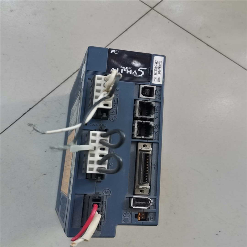 富士伺服电机驱动器RYT401D5-VV2，实物图片，功能包(崽崽配件）