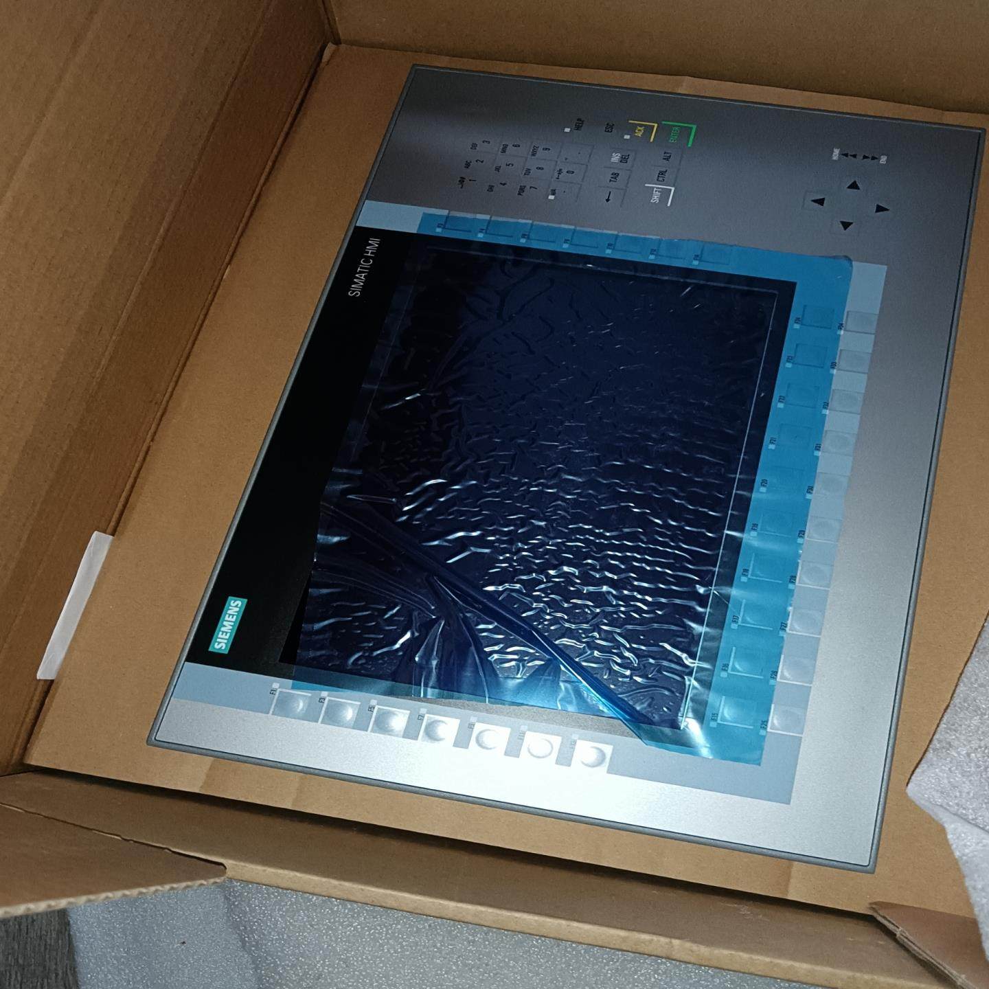 12寸触摸屏一个，型号6av2124 1mc01(崽崽配件）