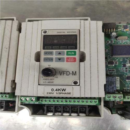 台达VFD-系列变频器VFD004M21A，功能正常，当配件~议价