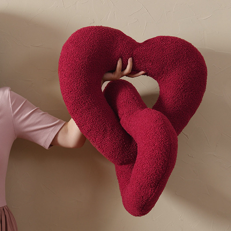 爱心抱枕靠枕靠垫客厅沙发飘窗轻奢高级感结婚婚庆床上卧室装饰品