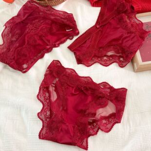 氛围心机~秋冬本命年缎面内裤女低腰性感蕾丝纯欲系带镂空三角裤