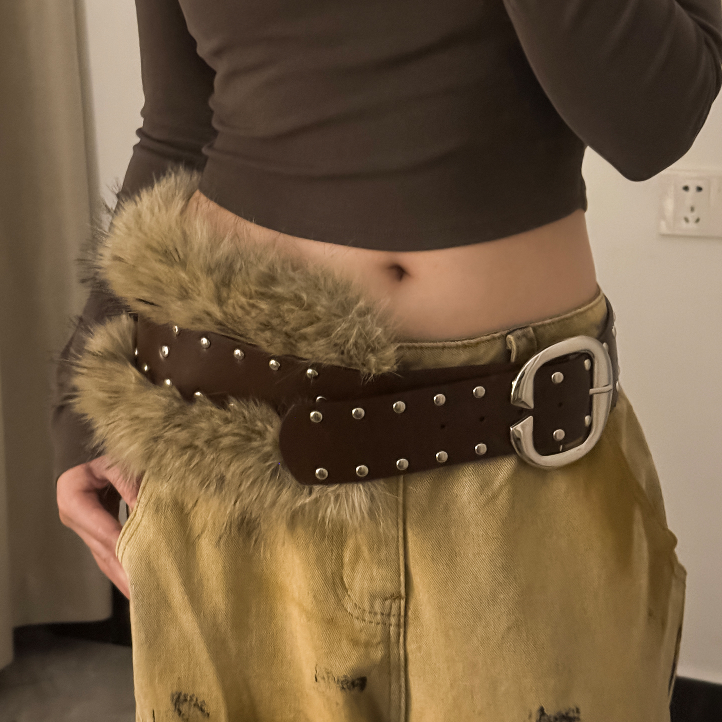 复古毛绒拼接腰带女美式y2k辣妹宽版皮带配饰小众朋克风铆钉腰封