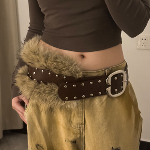 复古毛绒拼接腰带女美式y2k辣妹宽版皮带配饰小众朋克风铆钉腰封