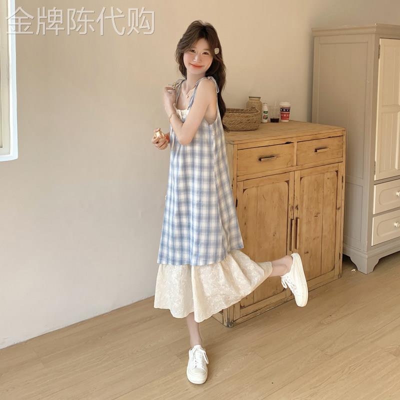 蓝色格纹假两件吊带连衣裙女2026夏季森系超好看海边度假刺绣长裙