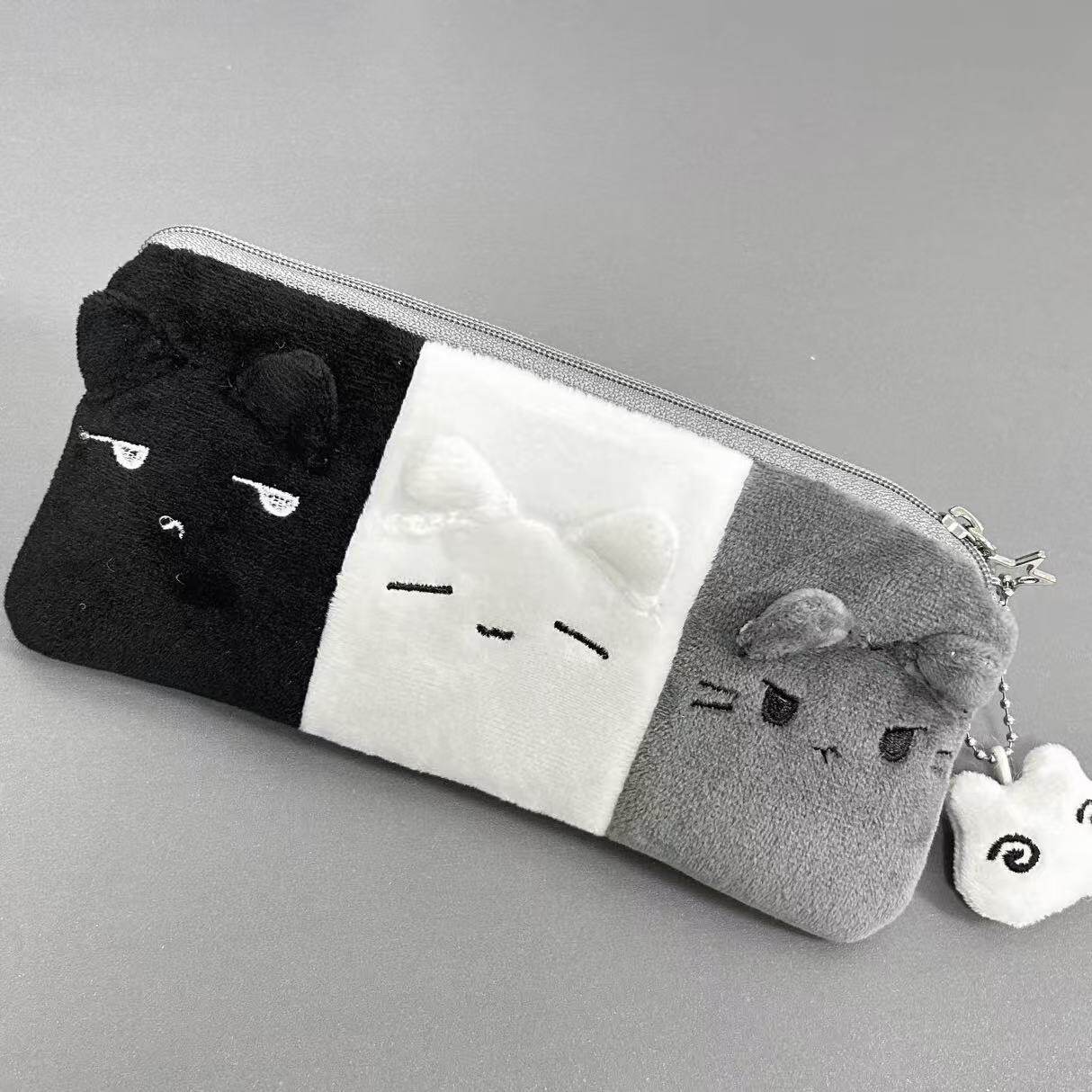 黑白灰三色小猫笔袋可爱卡通铅笔盒高颜值简约学生小型大容量笔筒