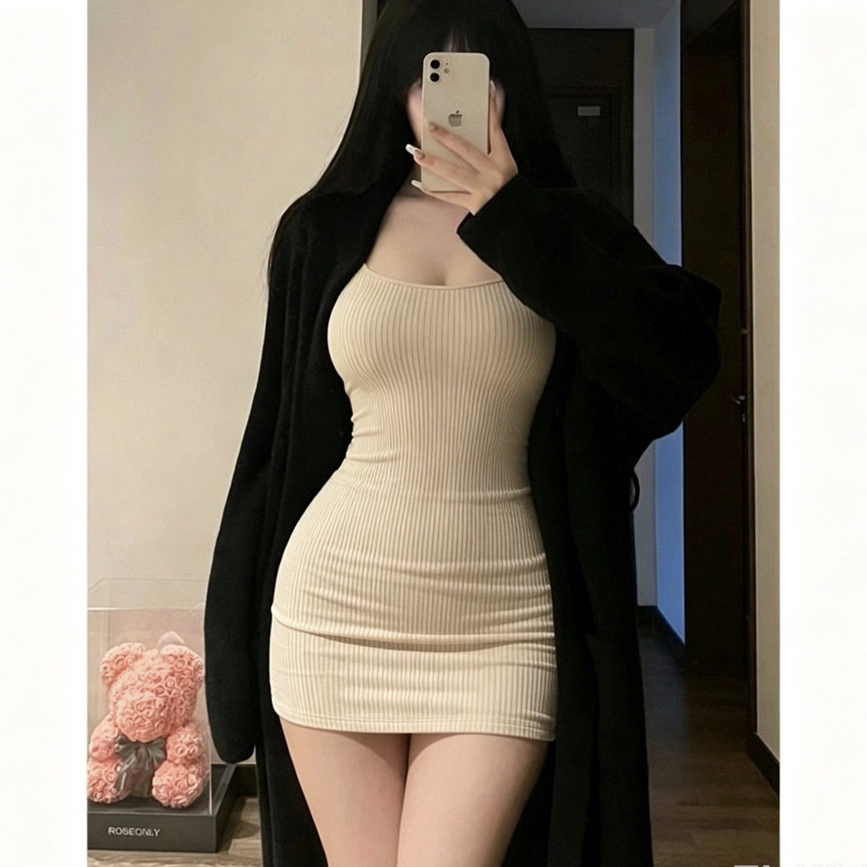 显身材小妈感紧身吊带连