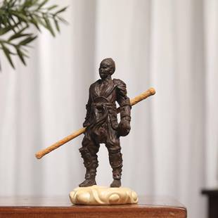 工厂销皮黑木悟空摆家件创雕意实直木刻黑悟空居桌面摆饰悟202410