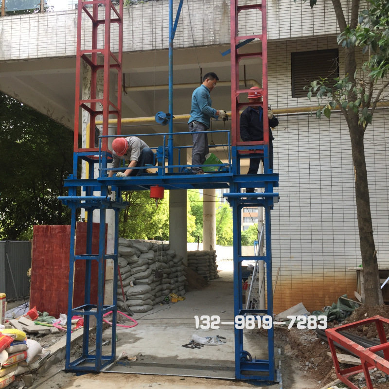 盖楼房用施工升降机 24米龙门架升降机 建筑工地专用物料提升机