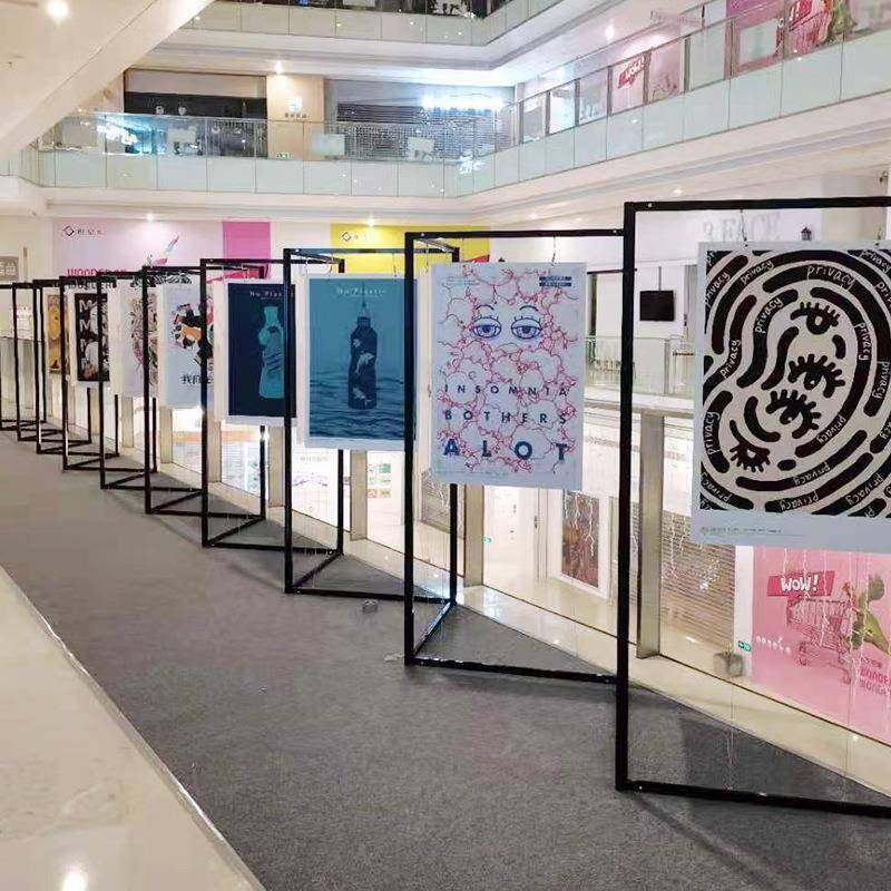 户外八棱柱RVH风屏板美术作品挂画展览架影展作品可折叠摄书画展