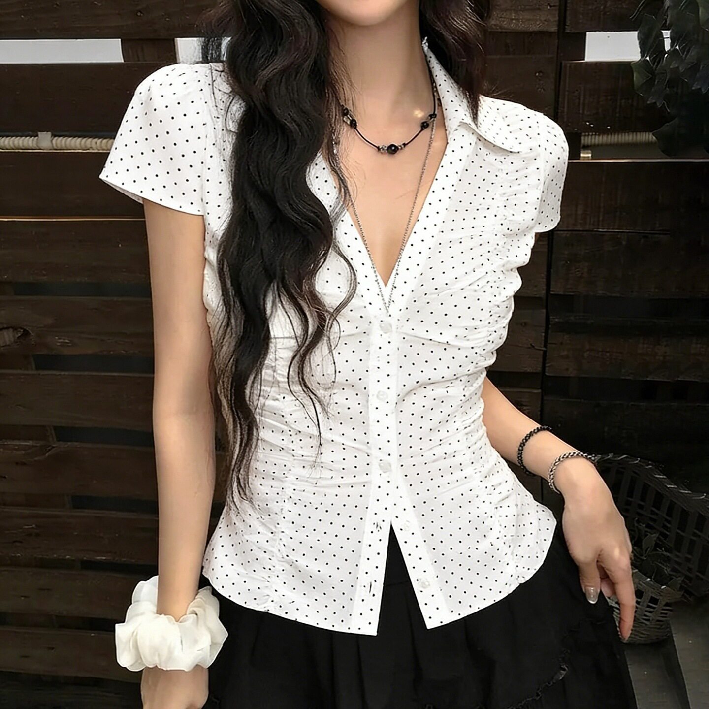 甜美少女风波点印花收腰衬衫夏季新款修身显瘦纯色V领短袖上衣女