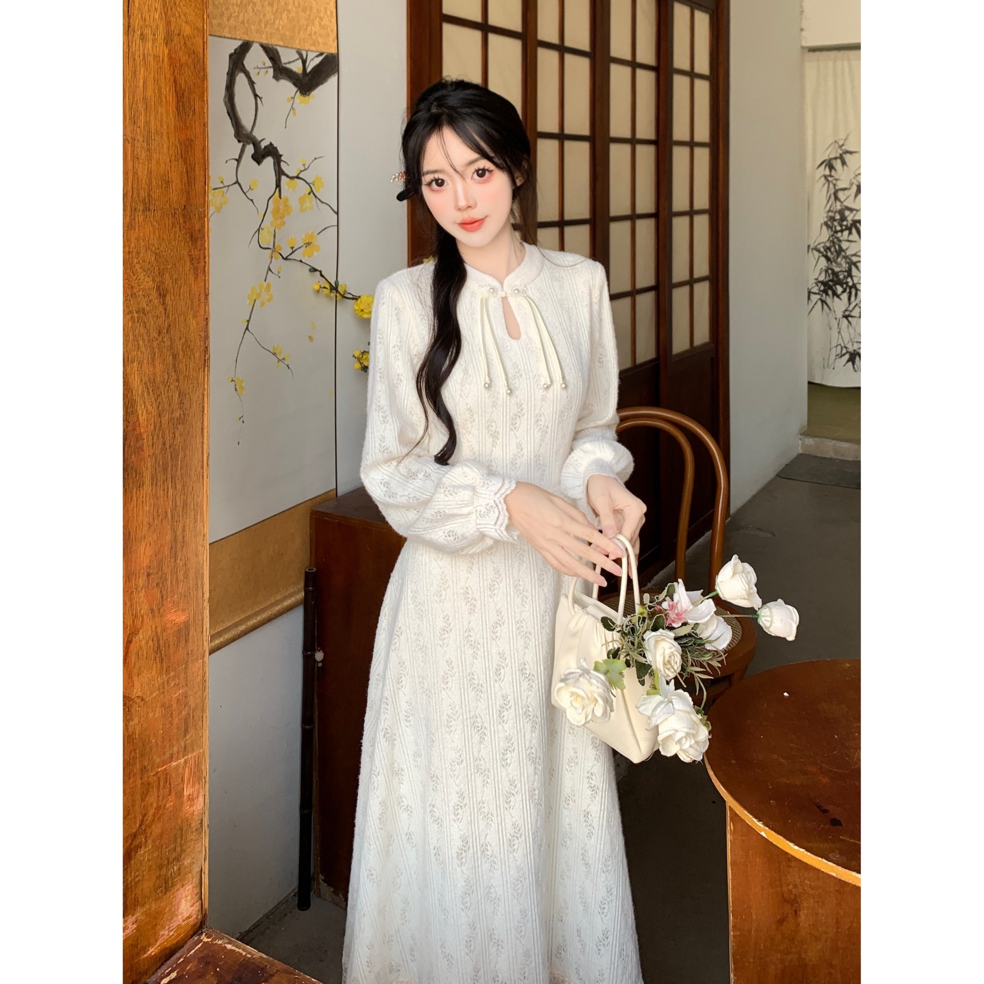 2026年秋季中式风白色蕾丝连衣裙女长袖A字裙气质显瘦旗袍裙中长