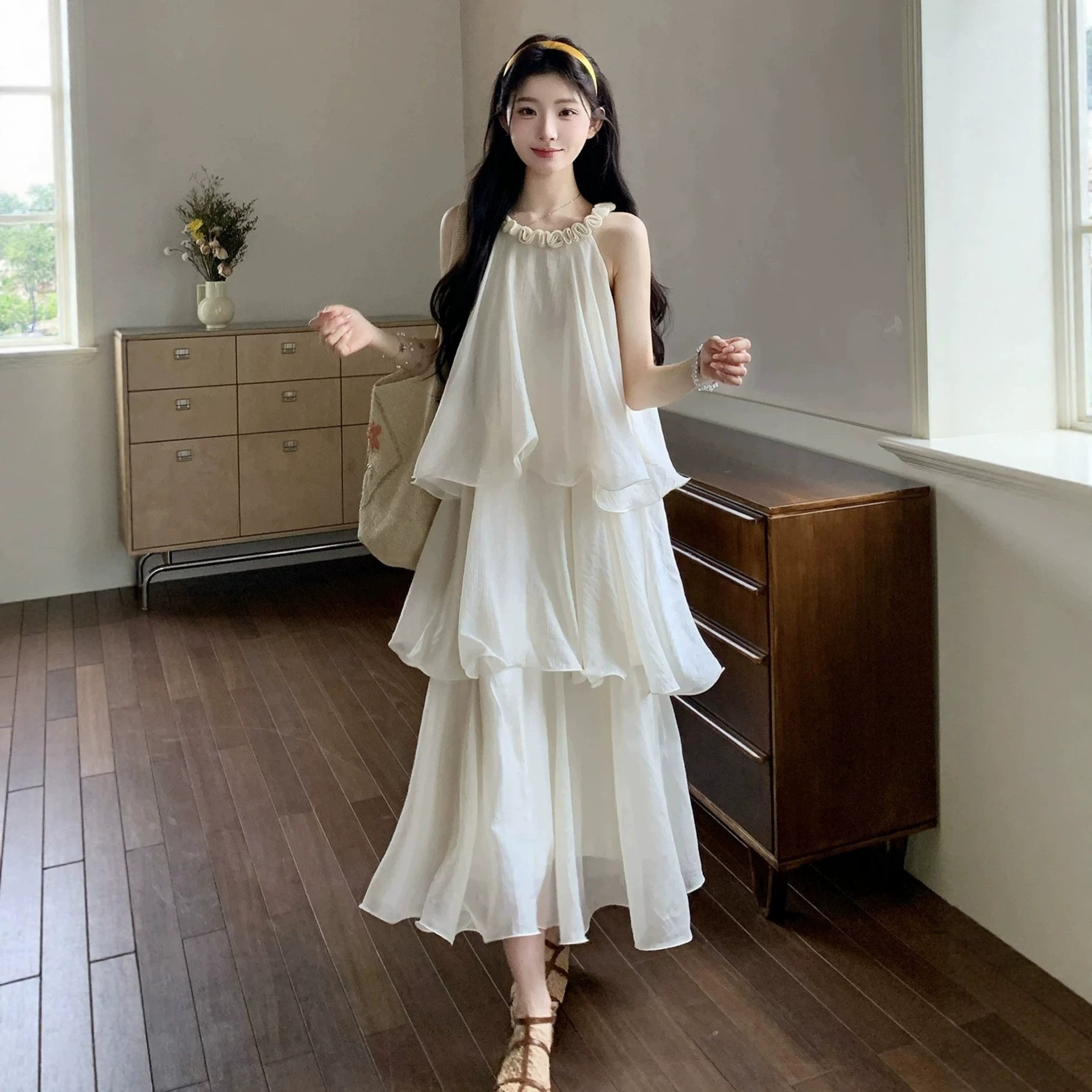 法式度假风挂脖连衣裙女白色蛋糕裙无袖超仙气质长裙淡人高知穿搭