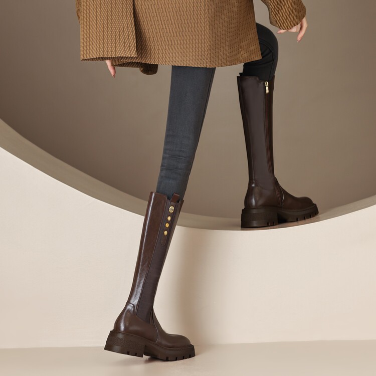 真皮圆头厚底骑行靴女秋冬棕色长筒金属装饰显瘦帅气不过膝高筒靴