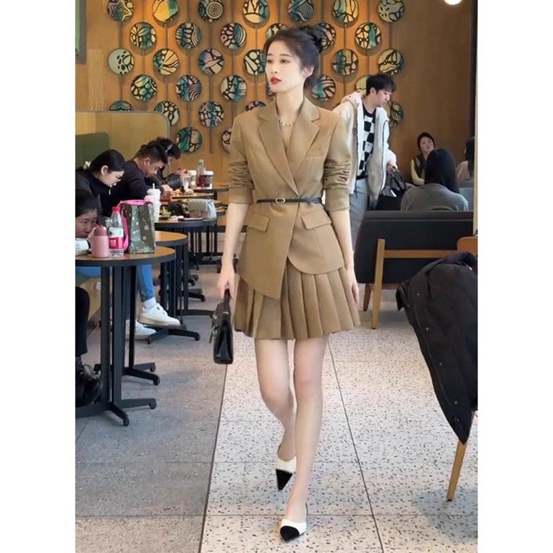 欧洲站2025秋季新款时尚设计感百褶半身裙子西装职业名媛御姐套装