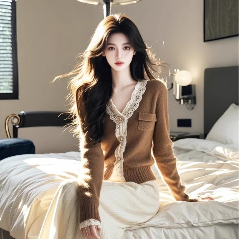 华来阿玛施特2025春季季新款V领蕾丝边针织开 衫毛衣女修身款咖色