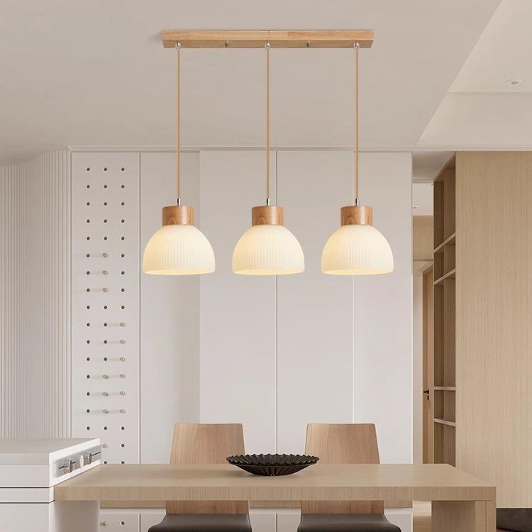 2025年新款餐厅吊灯日式原木吧台灯简约现代单头卧室三头饭厅灯具