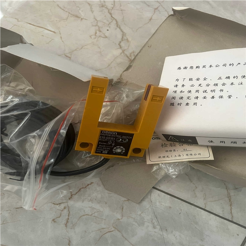 (议价)U型光电开关E3S-GS3E4