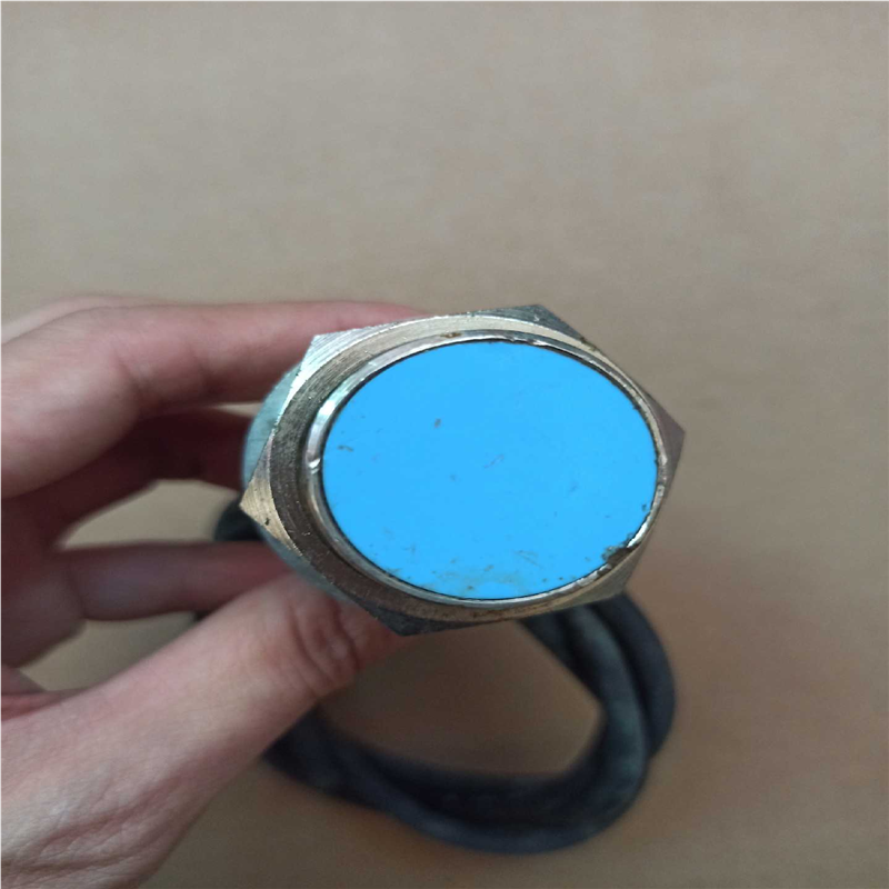 基恩士ED-130M独立型金属接近传感器埋入型机身。（憨憨电子）