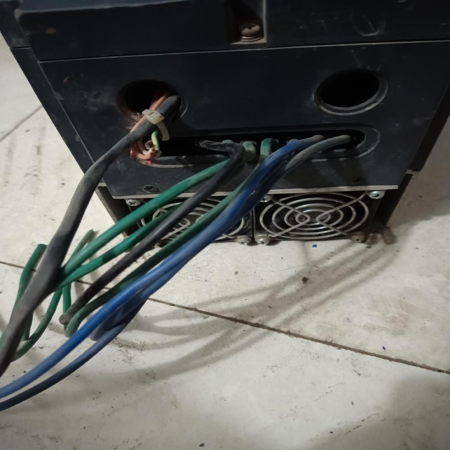 【顺庆】RF610-7R5G-4变频器一台，图片为实物拍摄，成色如图【议