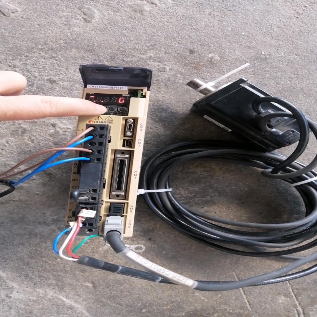 安川伺服驱动器SGDV-2R8A01B002000+SGMJ（耶耶电子）