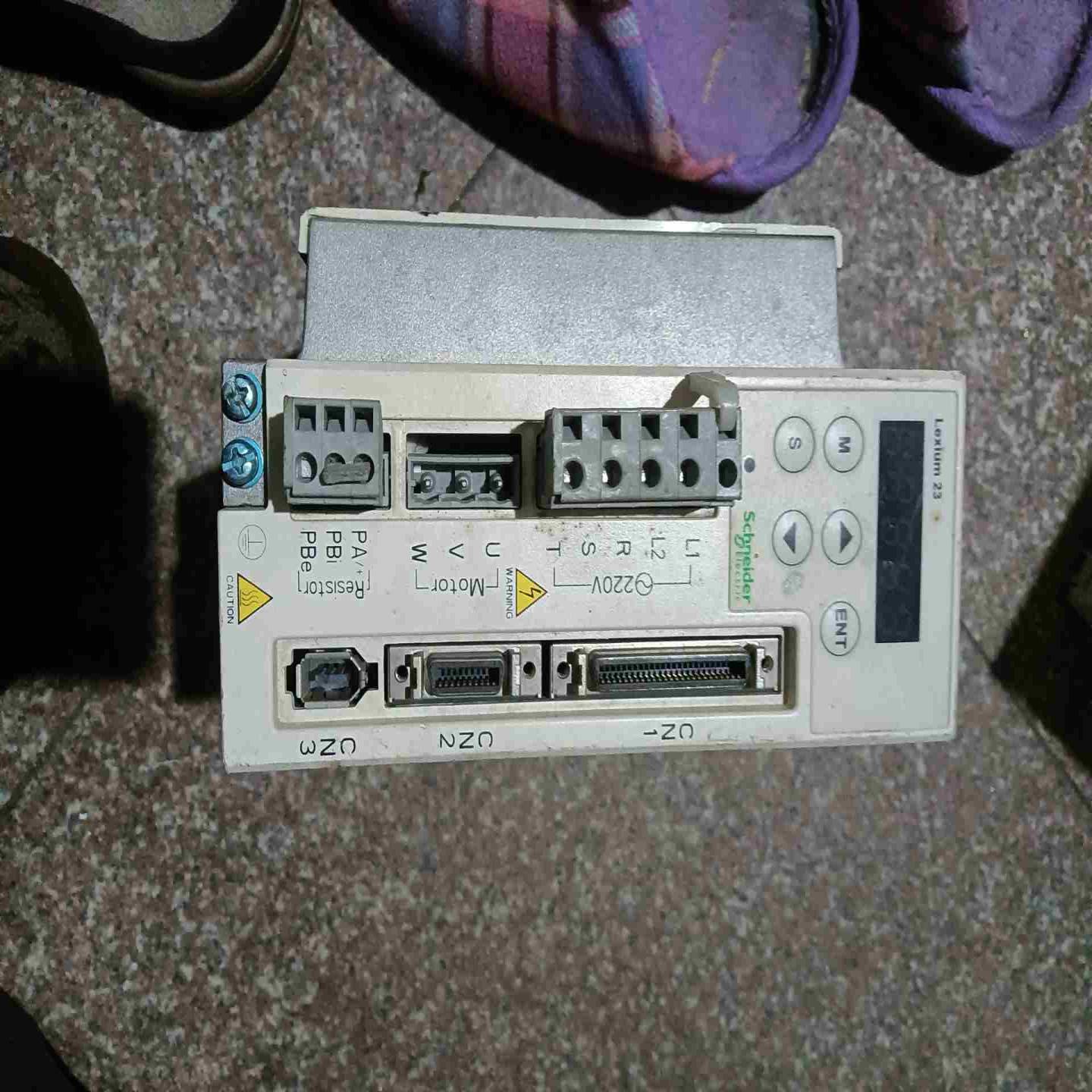 施耐德1KW伺服驱动器LXM23CU10M3X议价