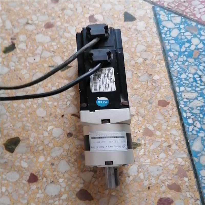 东菱伺服电机0.4千瓦功能正常，有看上的联系价格实惠~议价