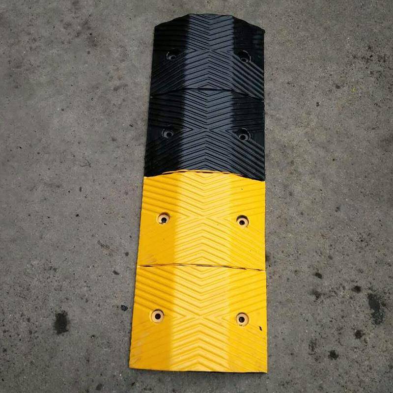 cm加厚加重工程胶橡减速7带减速板汽车公交路道路减速带垄1000*35