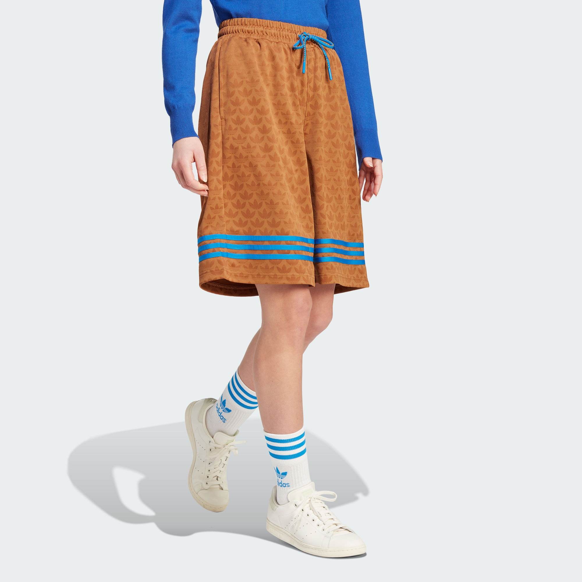 Adidas/阿迪达斯 女子三叶草ADICOLOR宽松运动短裤 IK7859