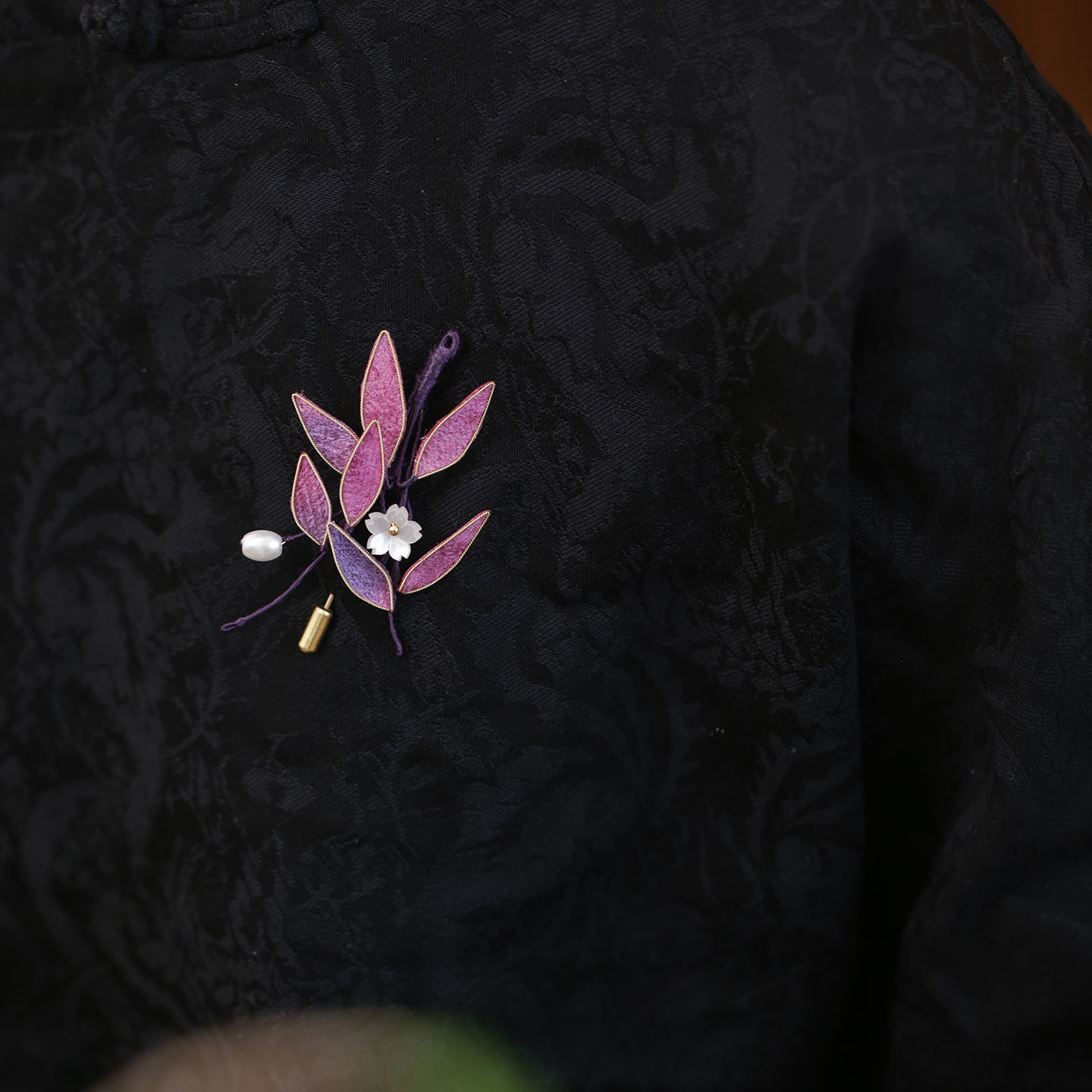 紫色掐丝叶子胸针仿绒花西装配饰