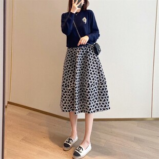 欧洲站2025秋冬新款英伦风洋气针织刺绣毛衣碎花半身裙子两件套装