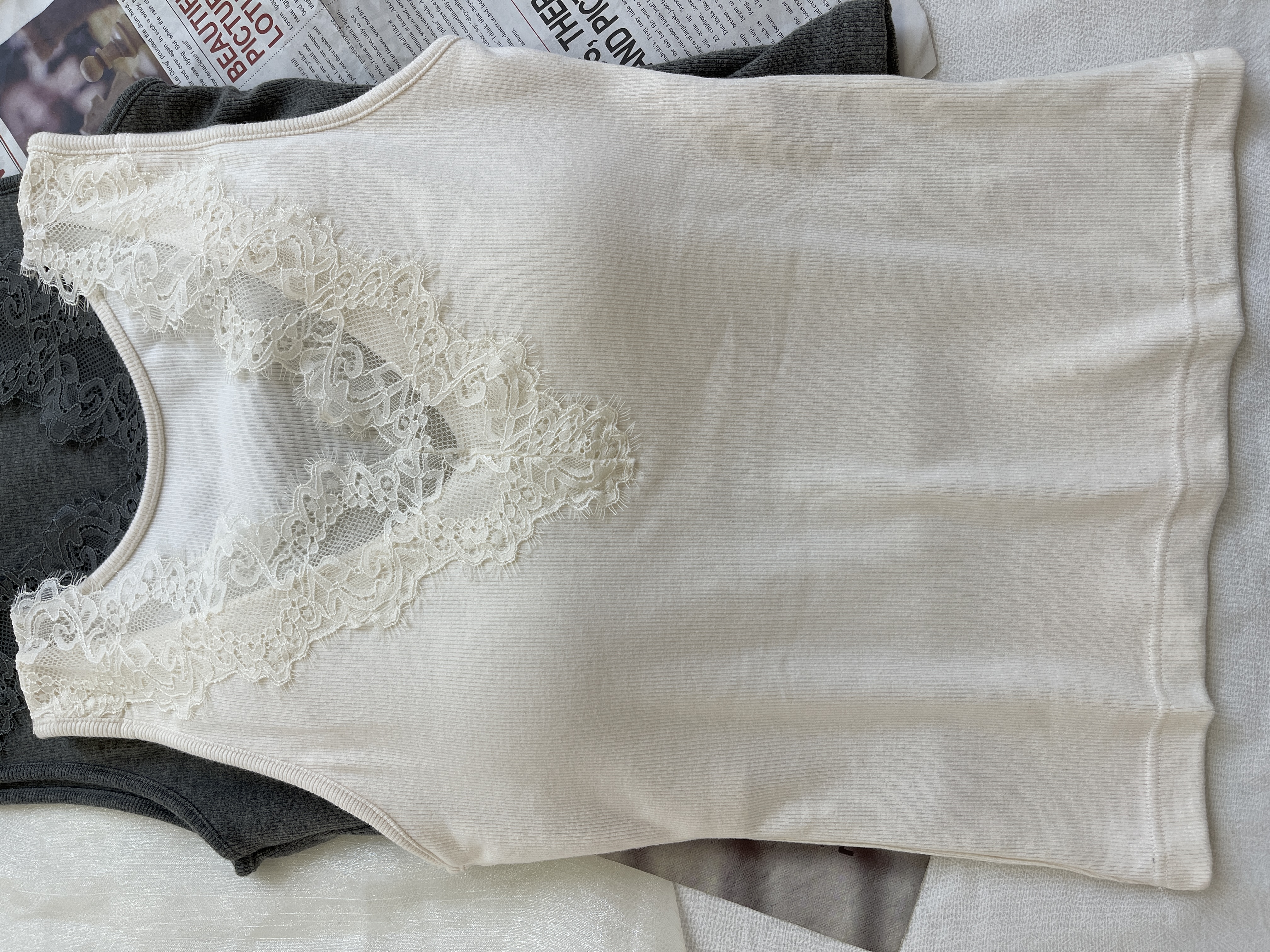 古妃蕾丝花边V领磨保暖毛背心女内搭外穿带胸垫修身打底显瘦上衣