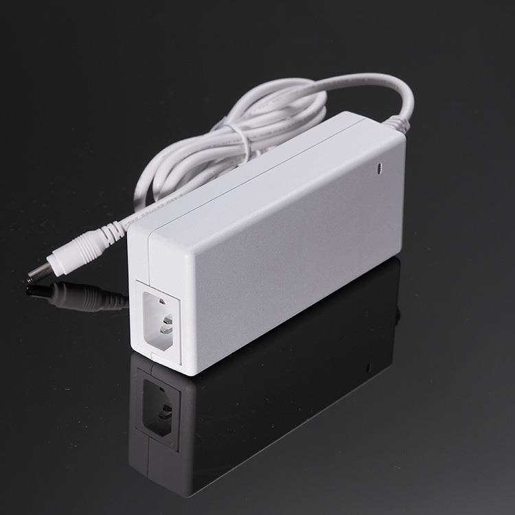 中规12V8A电源适配器按摩椅空气净化器电源 过CCCCQC认证