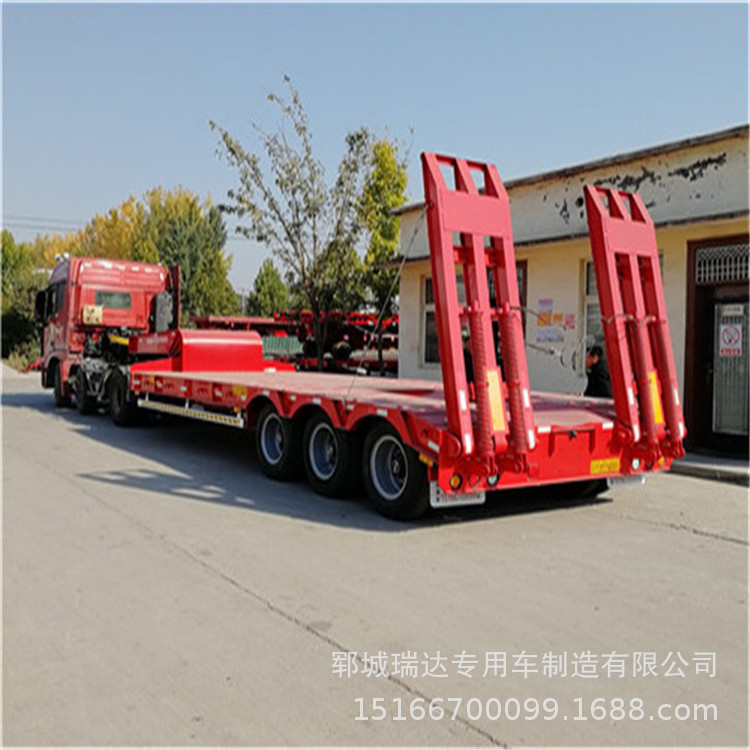 带爬梯低勾平板半挂车