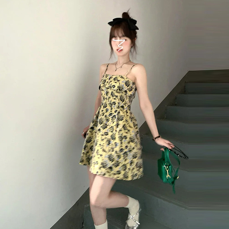 速发小个茶吊带碎花连衣裙4夏季202子新款子歇法式小众设计绝美短